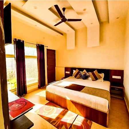 Sunny Pines Resort Лансдаун Екстериор снимка