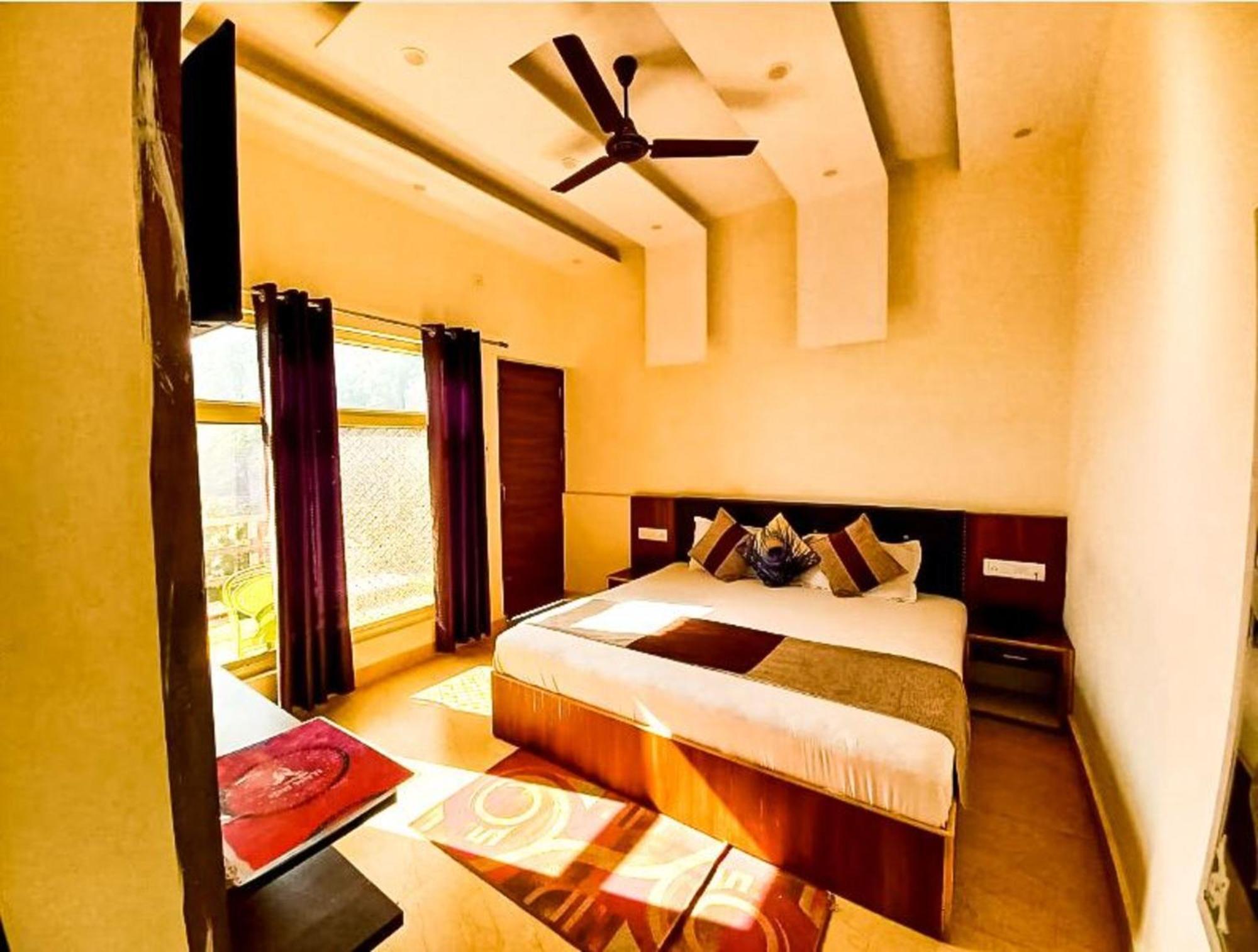 Sunny Pines Resort Лансдаун Екстериор снимка