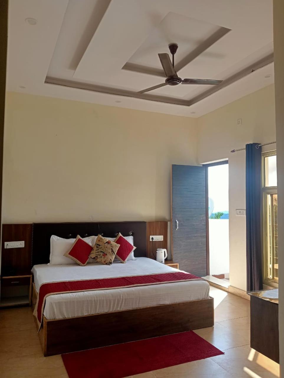 Sunny Pines Resort Лансдаун Екстериор снимка