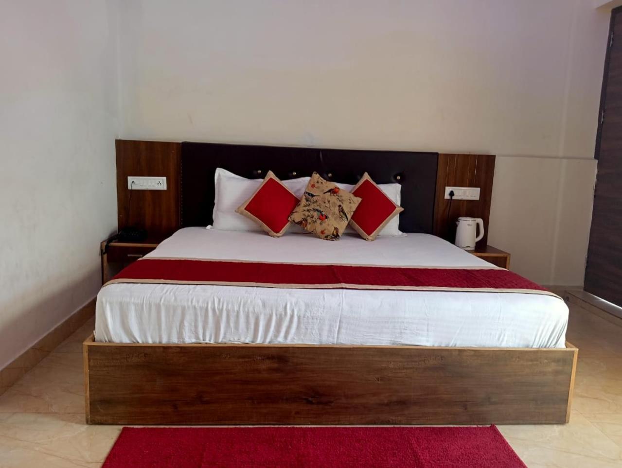 Sunny Pines Resort Лансдаун Екстериор снимка