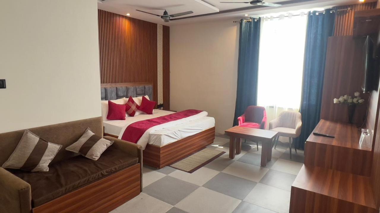 Sunny Pines Resort Лансдаун Екстериор снимка